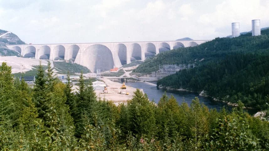 Barrage Daniel-Johnson et centrale Manic-5