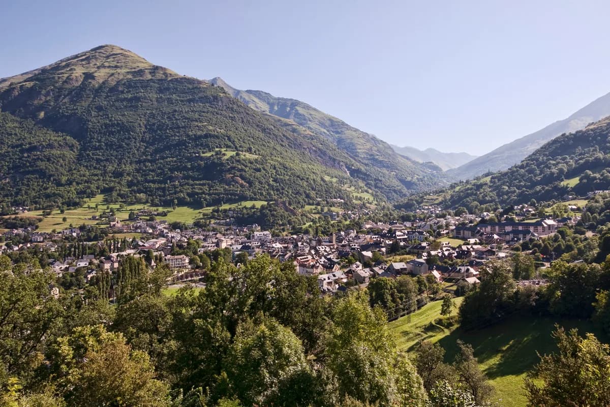 Sommet Saint-Sauveur et village de Saint-Sauveur