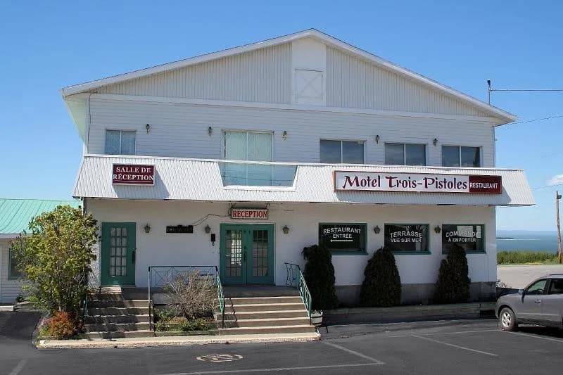 MOTEL TROIS-PISTOLES