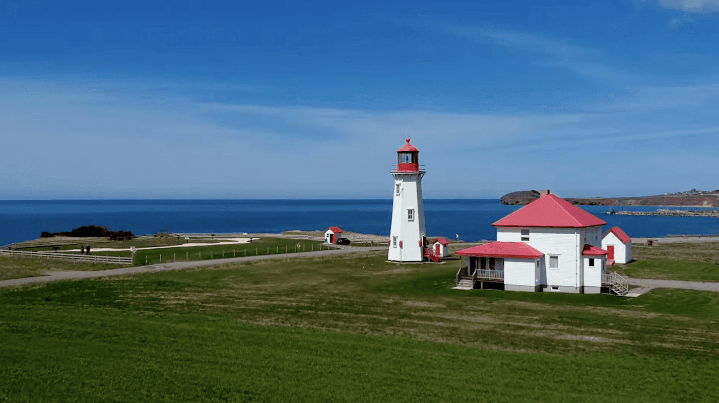 Réserve naturelle des Demoiselles et phare de l'Anse-à-la-Cabane